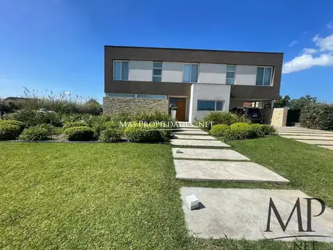 Venta Casa en La Providencia 4 Dormitorios Canning