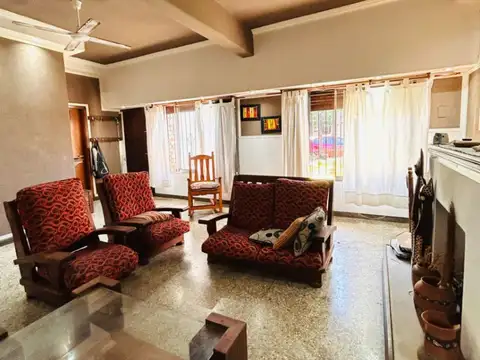 Casa con 3 habitaciones, jardín y garage