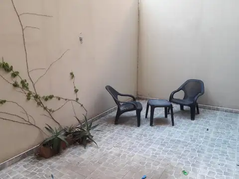 Venta monoambiente con patio de planta baja  alquilado