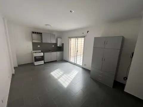 Venta monoambiente con patio de planta baja  alquilado