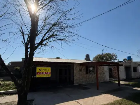 Casa en venta con local comercial - Barrio Don Santiago I