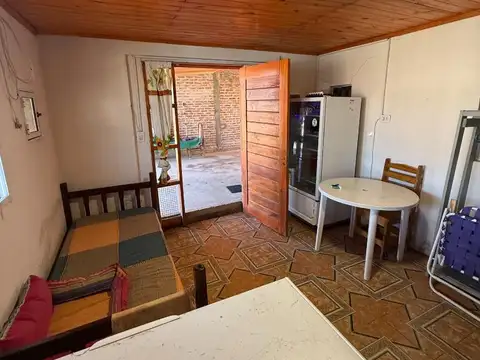 Casa en venta con local comercial - Barrio Don Santiago I