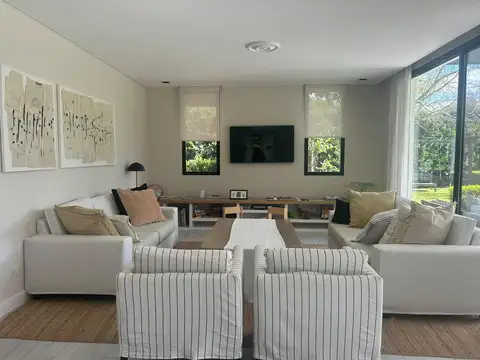 Casa en Alquiler Temporal con 2 cocheras