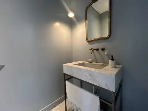 Casa 5 ambientes con 4 baños