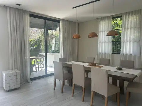 Casa con tres dormitorios en suite en Los Tacos- Pilar