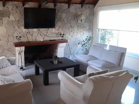 Casa 5 ambientes con 3 baños