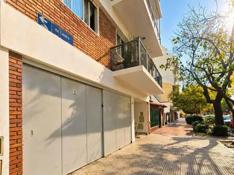 Venta Excelente 4 amb, 2 cocheras para camioneta y Baulera- Villa Devoto