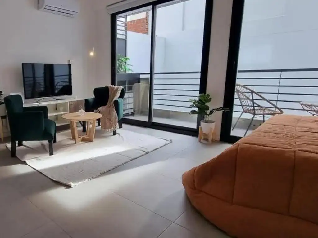 Soho Balcony – Diseño, Luz Natural y Terraza con Solárium.