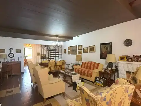 Casa 6 ambientes con 4 baños
