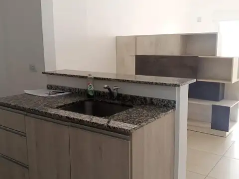 SAN MARTIN Y MONTEVIDEO-Piso 10-Unidad B