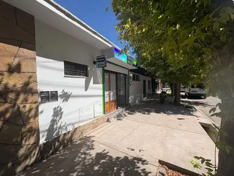 VENTA ESQUINA LOCALES COMERCIALES - LUJAN