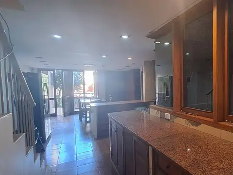Casa 15 ambientes con 7 baños