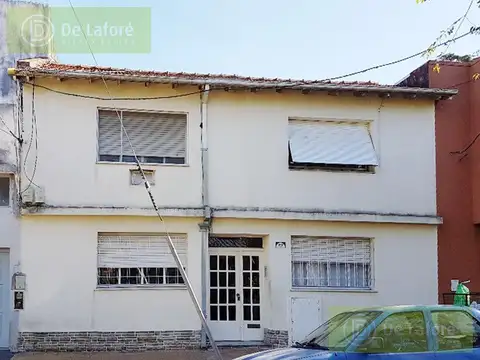 VENTA - Departamento tipo dúplex 2 amb. a reciclar en Beccar con patio
