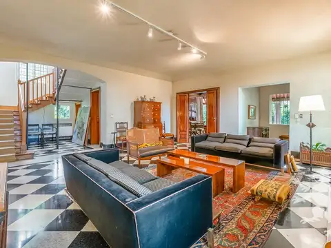 Casa en Venta con 3 cocheras