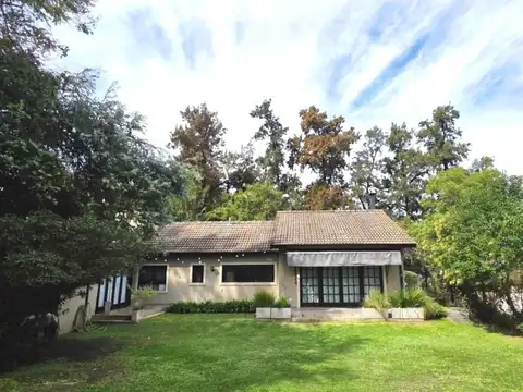 CASA EN ALQUILER ANUAL EN PARQUE LELOIR:: PILETA:: JARDIN
