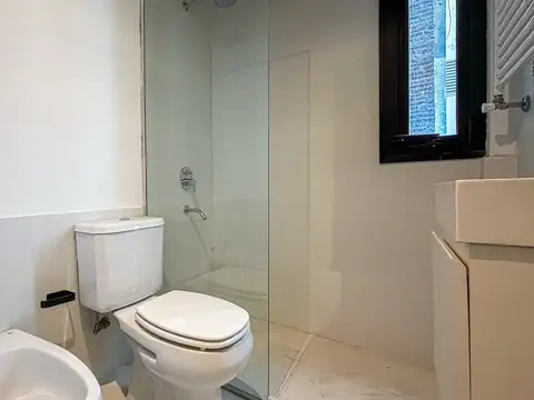 VENTA Oficina con patio en planta baja, Barrio Pichincha, Rosario.-
