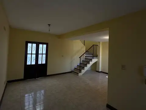 Casa en Alquiler en Barrio Grand Bourg, $ 1.150.000