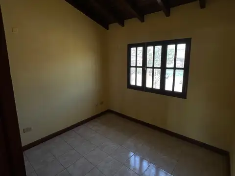Casa en Alquiler con 1 cochera