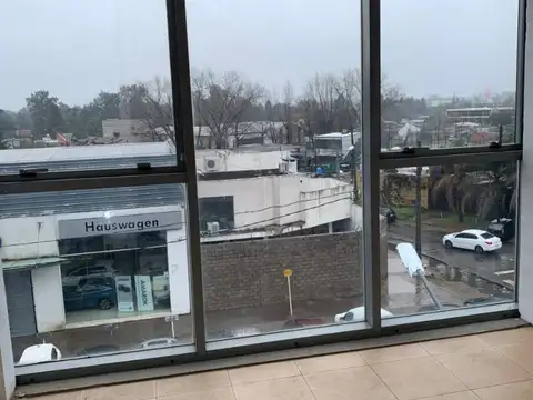 Oficina a la venta Shopping Pilar Point. 