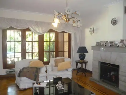 Casa en Venta con 2 cocheras