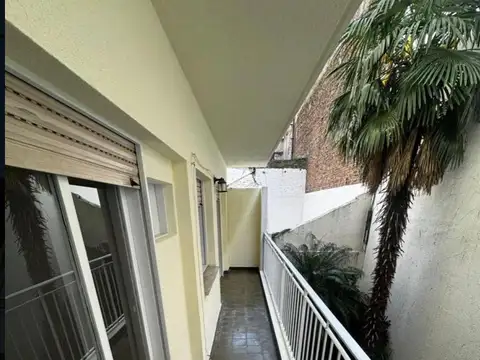 4 AMB CON BALCON  AL FRENTE. 80 m2