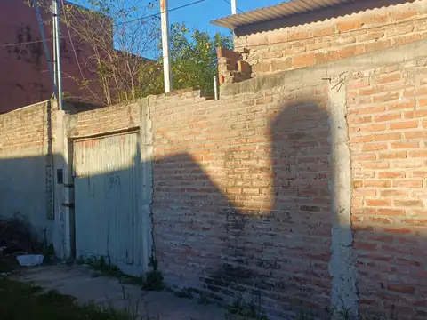 Casa a terminar a 1 cuadra de Blas Parera