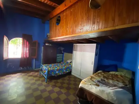 Casa 7 ambientes con 2 baños