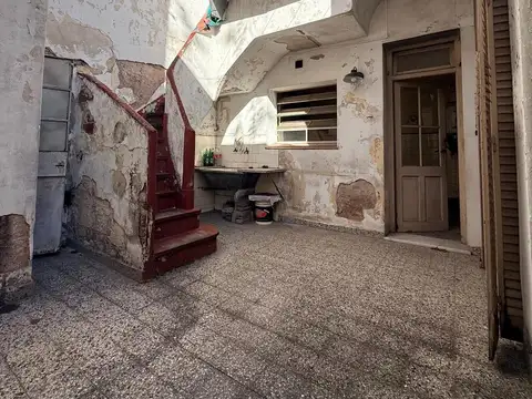 Casa 6 ambientes con 2 baños