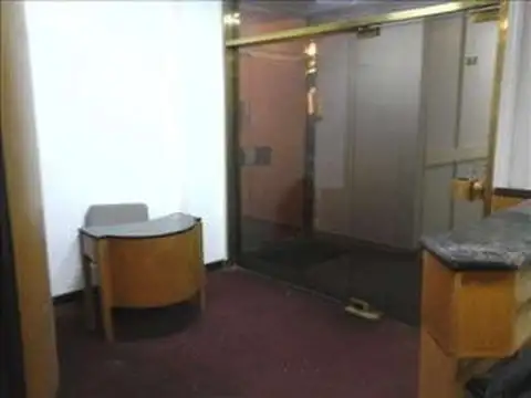 Oficina  OPORTUNIDAD !!! SOBRE FLORIDA FRENTE CON BAÑO PRIVADO Y OFFICE, SEGURIDAD