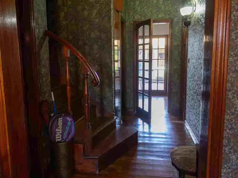 Venta CASA 5 ambientes Olivos pileta jardin