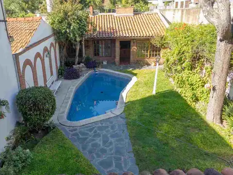 Venta CASA 5 ambientes Olivos pileta jardin