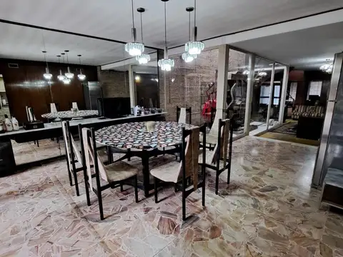 Casa en Venta con 5 cocheras