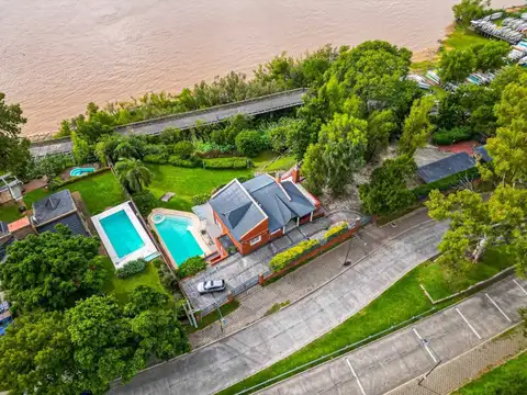 Casa en Venta con 4 cocheras