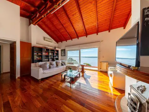 Casa 7 ambientes con 3 baños
