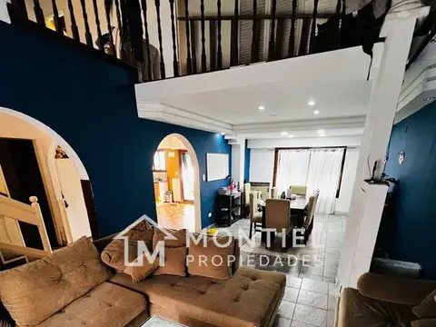 Casa en Venta con 2 cocheras