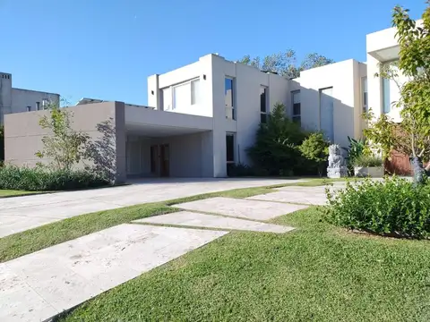 Casa en Alquiler de 4 dormitorios