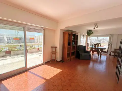 Venta - Departamento 4 ambientes con gran balcón con parrilla – Balvanera - Permuta