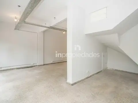 Excelente Local  comercial de 130m2 con 2 baños y patio en pleno Palermo SOHO ALQUILER