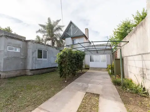 IMPORTANTE CASA EN SANTO TOMÉ – CERCA DEL RÍO