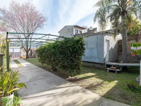 Casa 5 ambientes con 2 baños