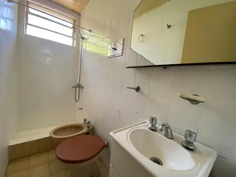 Casa en venta - 3 Dormitorios 1 Baño - Liniers