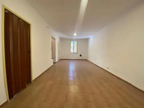 Casa en venta - 3 Dormitorios 1 Baño - Liniers