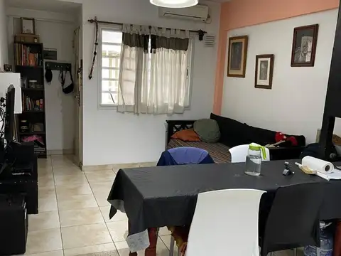 Carabobo 2833 , Piso 2