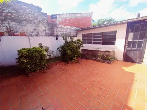 VENTA CASA 3 AMBIENTES, APTA CRÉDITO,  CASTELAR