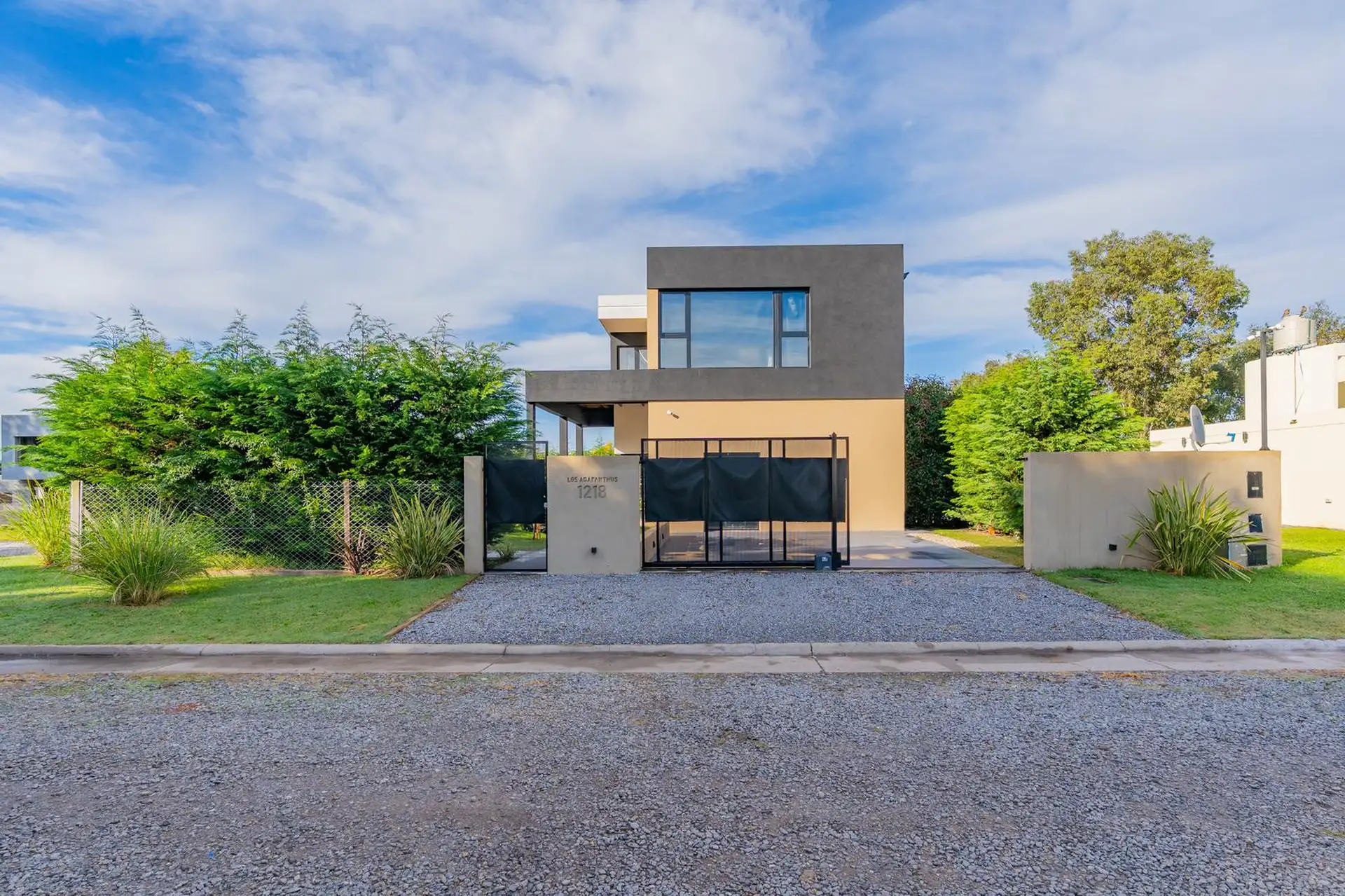 Casa 5 ambientes con parque La Aurelia