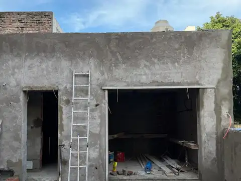 Casa 5 ambientes con 2 baños