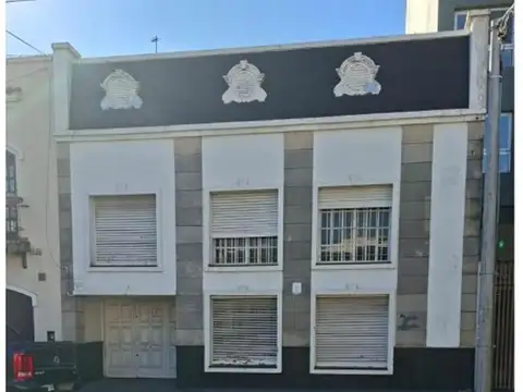 Av Mitre 200