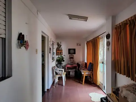 Casa 3 Ambientes, en Muy Buenas Condiciones, Excelente Zona, Patio Con Parrilla
