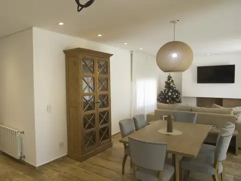 Casa 5 ambientes con 3 baños