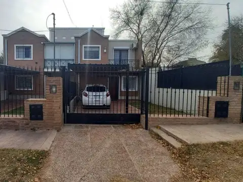 VENTA DUPLEX EL REFUGIO 3 DORM PILETA ARGUELLO